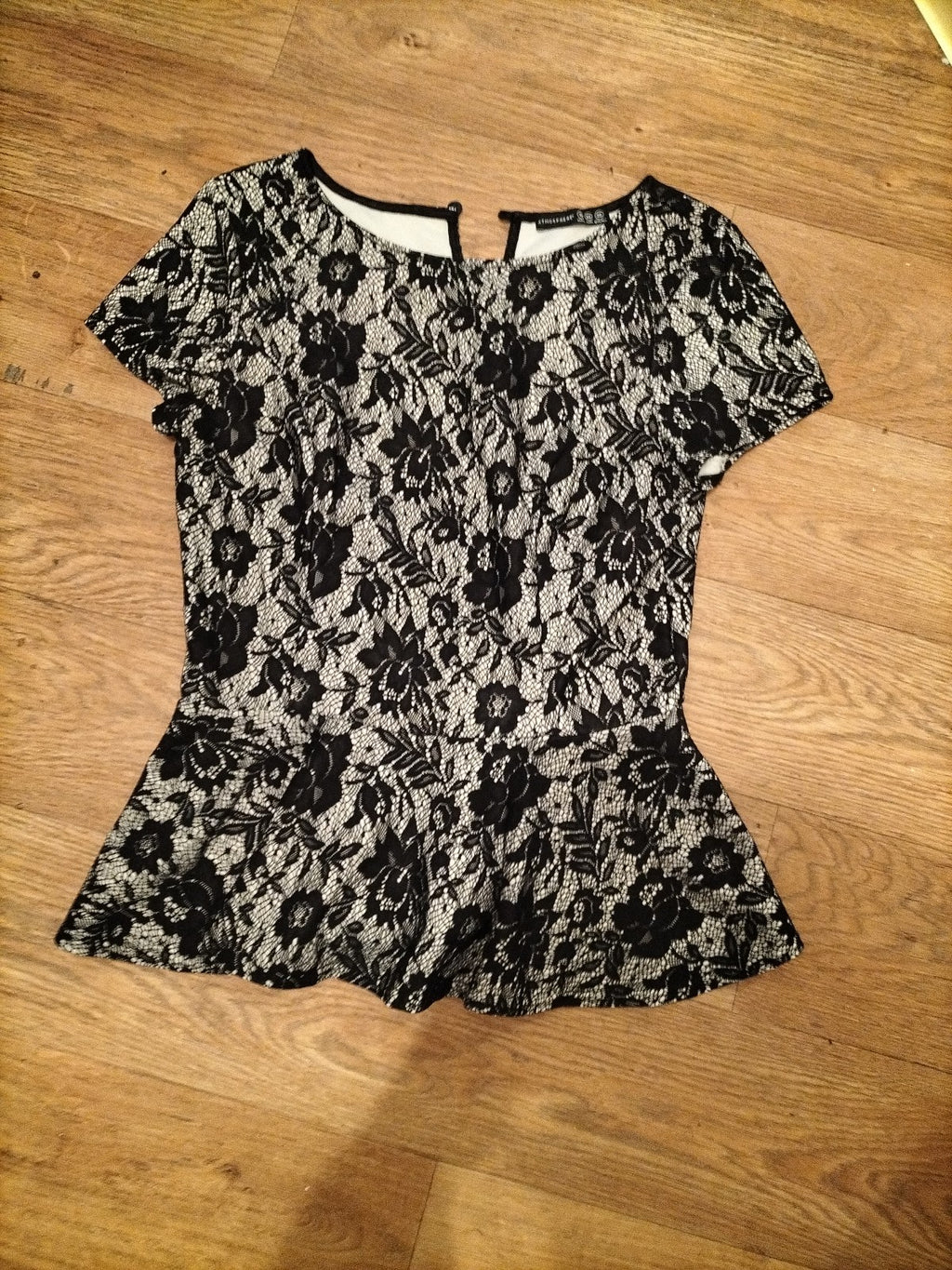 Ladies Primark Size 10 Black And White Floral Short Sleeved Blouse