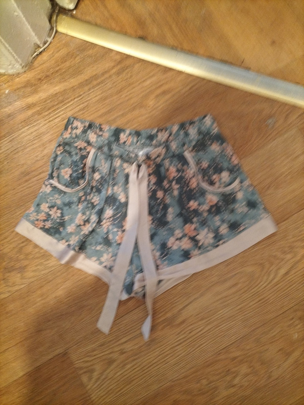 Ladies Primark Size 6-8 Green Floral Pyjama Set