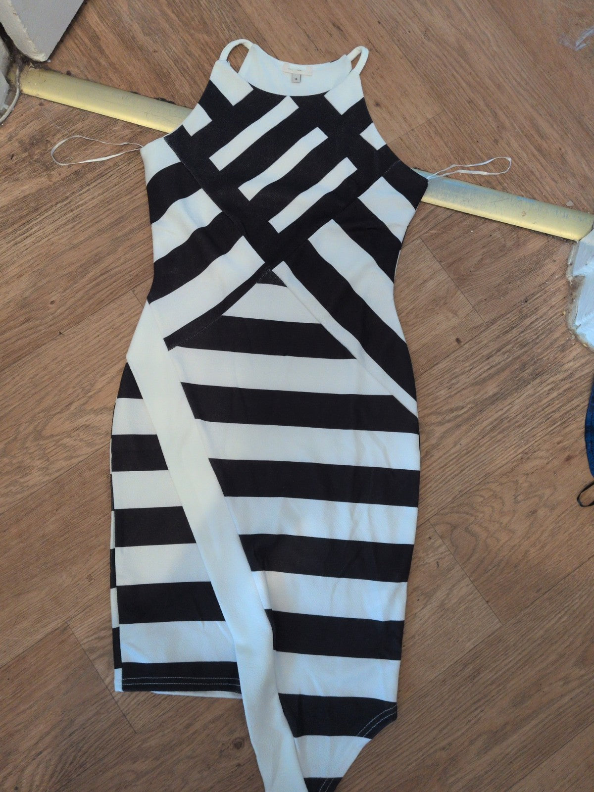 Ladies Size 6 Black And White Sleeveless Dress