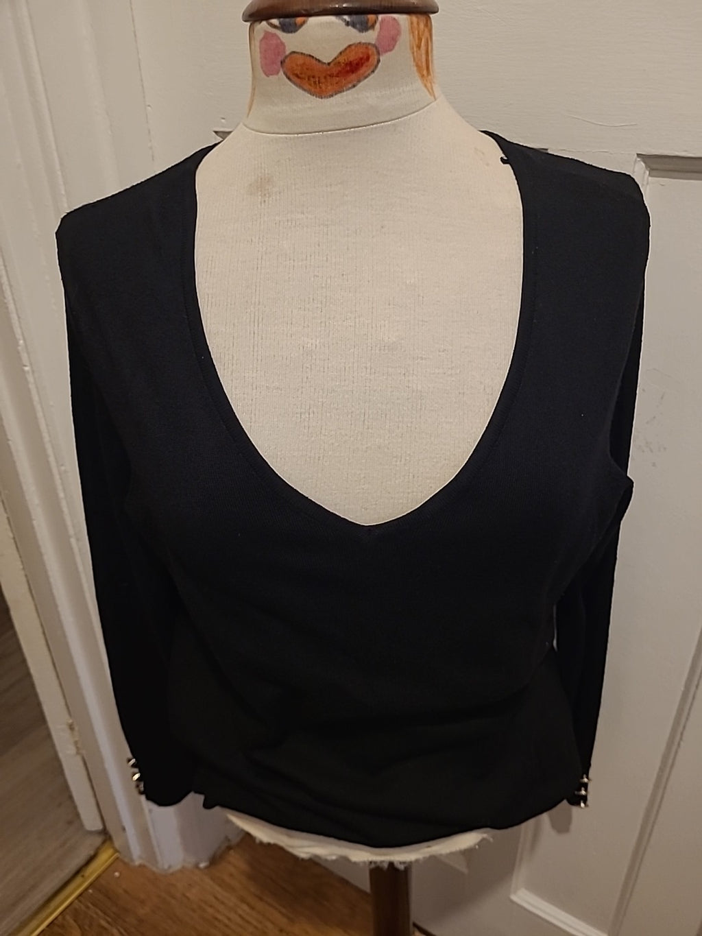 Ladies Peacocks Size 12 Black V Neck Long Sleeved Tshirt