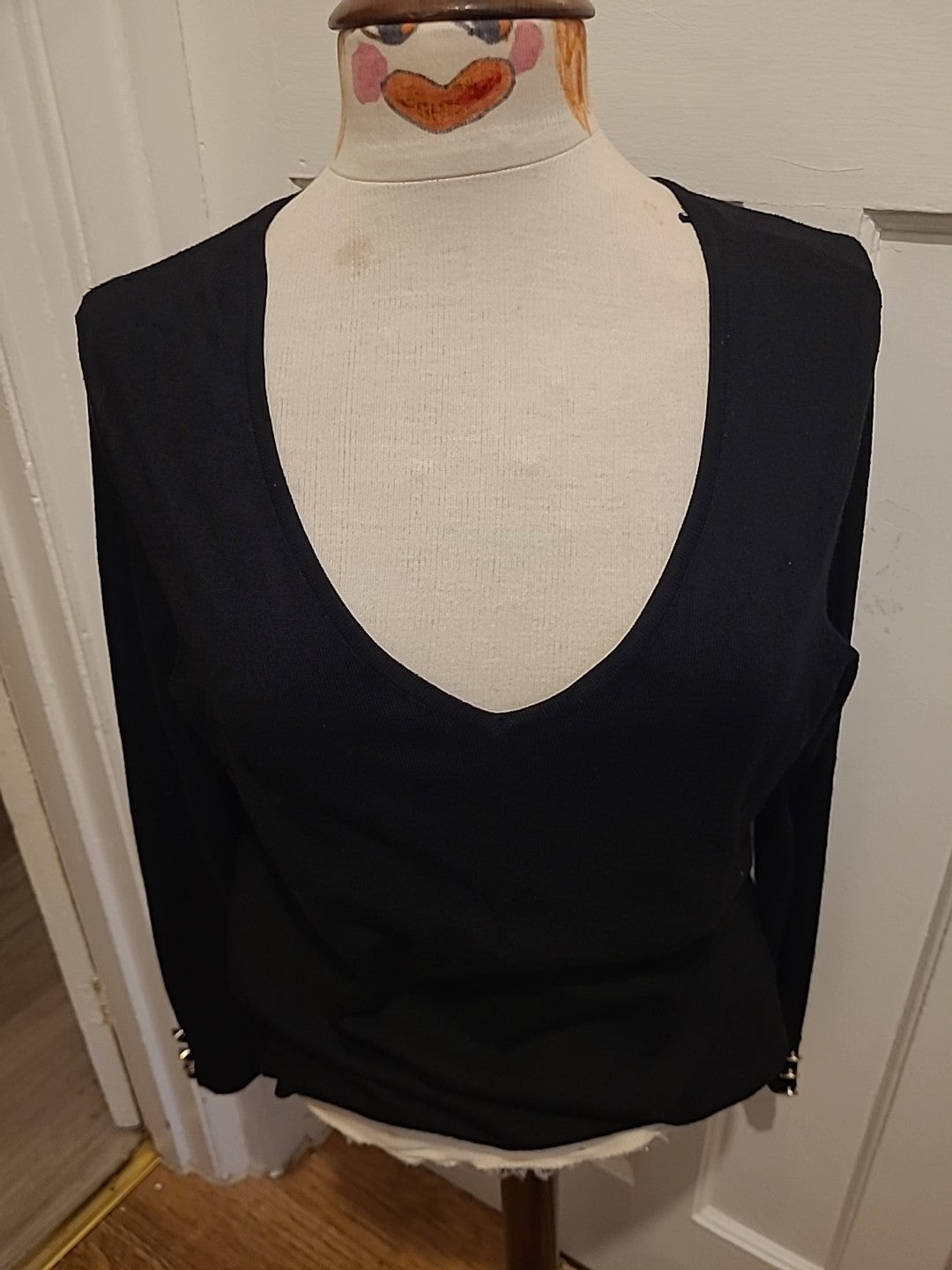 Ladies Peacocks Size 12 Black V Neck Long Sleeved Tshirt