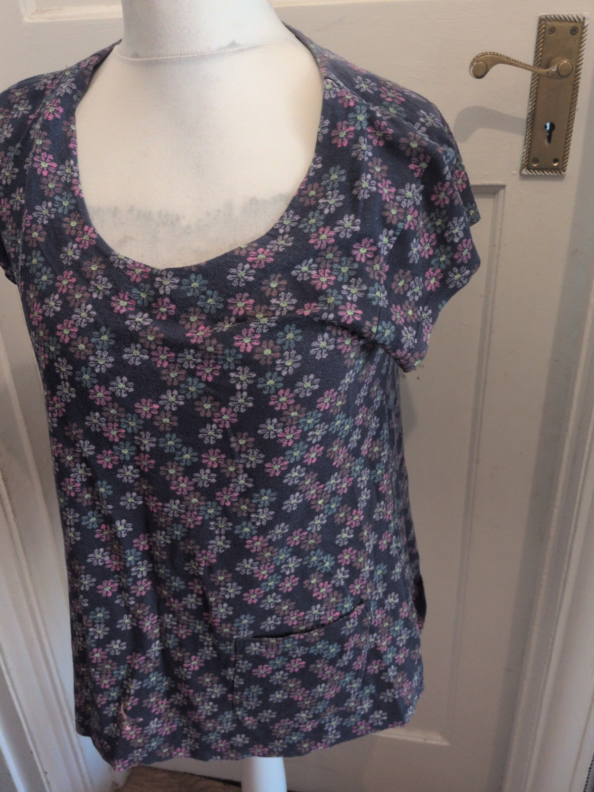 Ladies Mistral Size 14 Navy Flower Short Sleeve Blouse