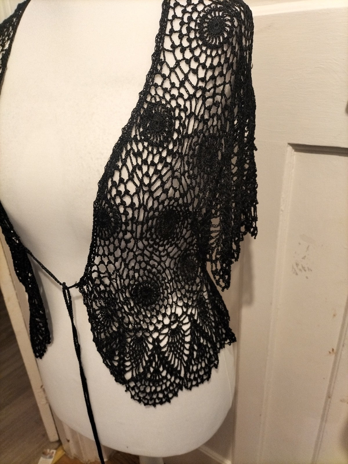 Ladies BM Size Medium Black Lace Short Sleeved Cardigan