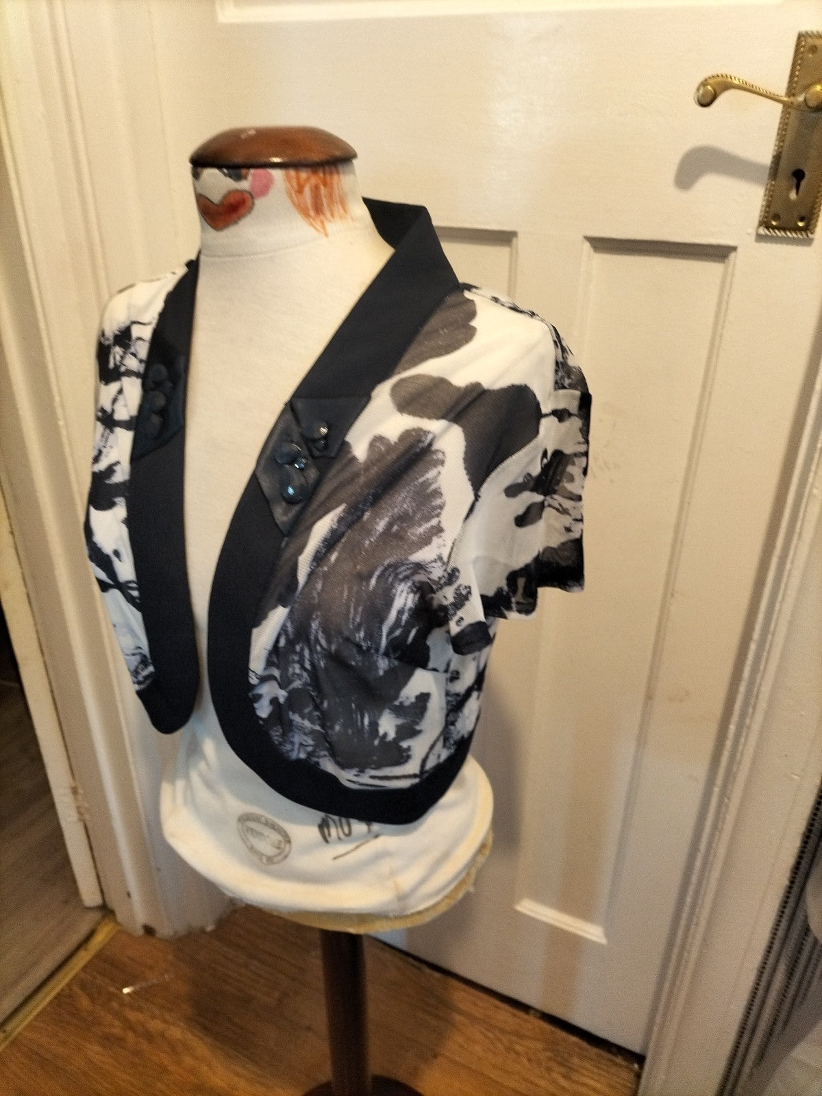 Ladies Gold Size 12 Navy And White Floral Short Sleeved Open Top