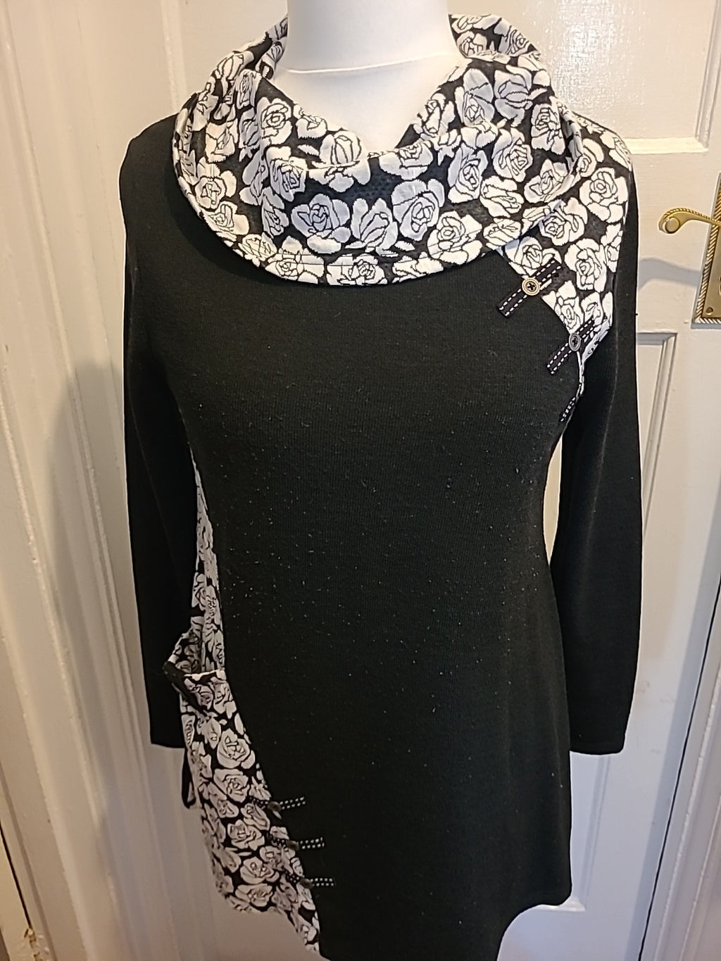 Ladies Casamia Size Small Black And White Roll Neck Long Sleeved Top