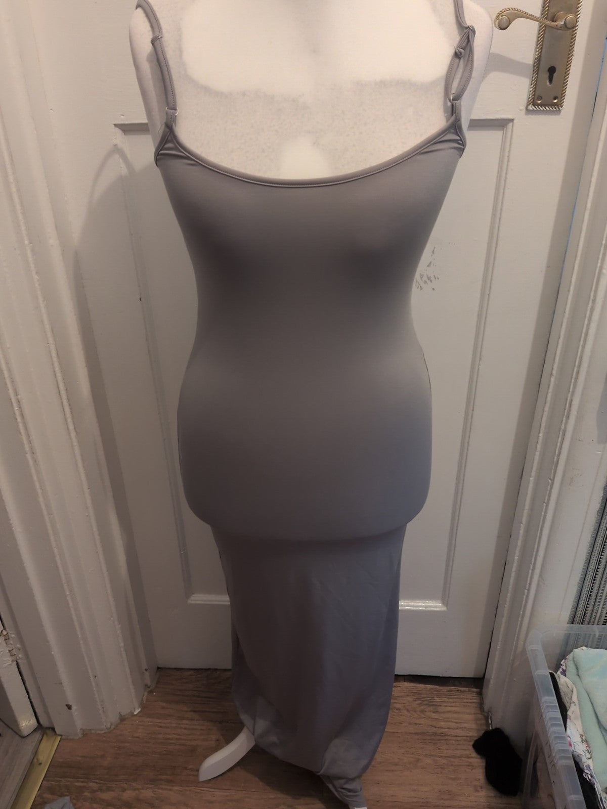 Ladies Size Small Grey Sleeveless Long Length Dress