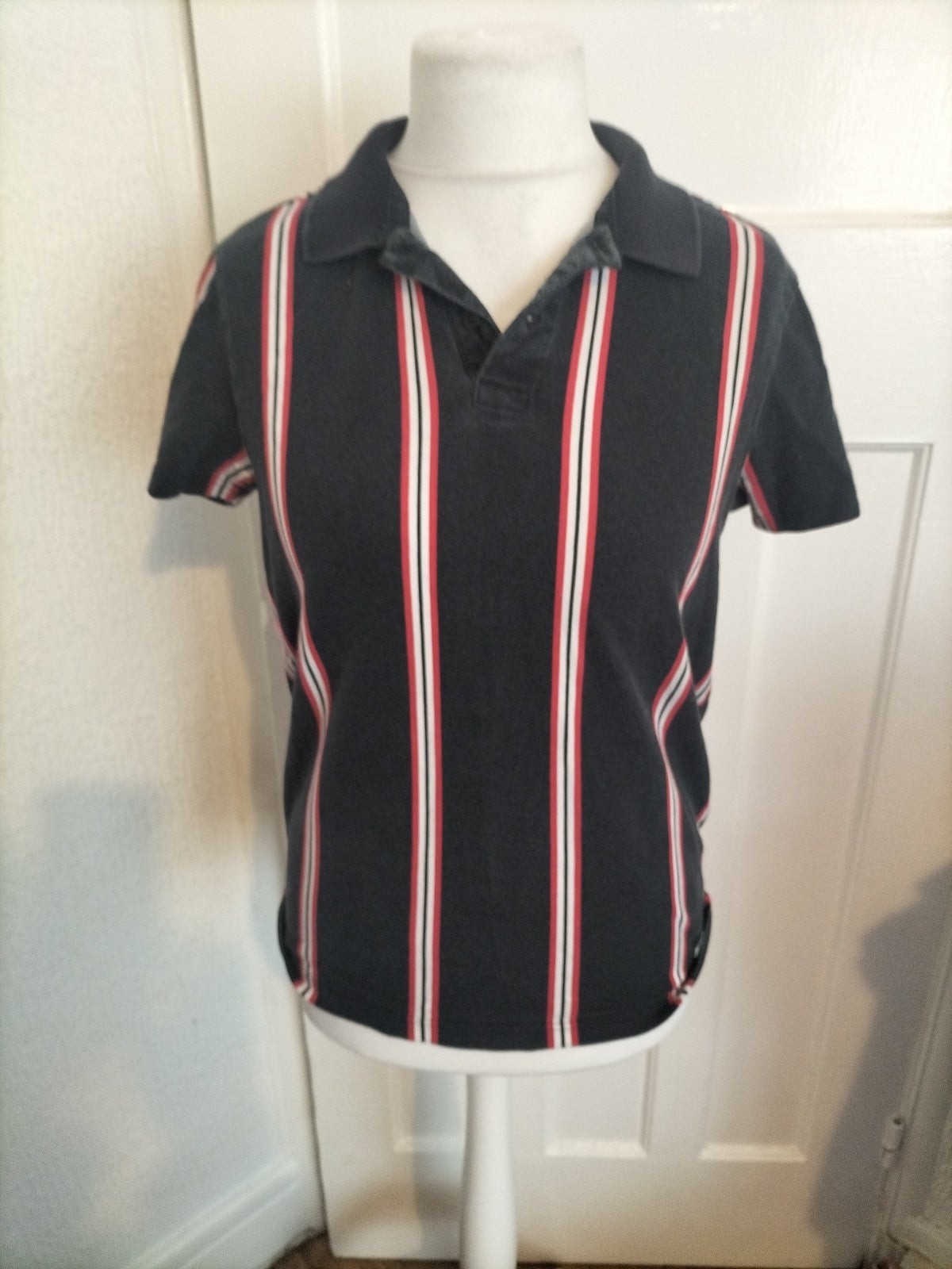 Mens Hollister Size Small Advanced Stretch Black/Red/White Fading Polo