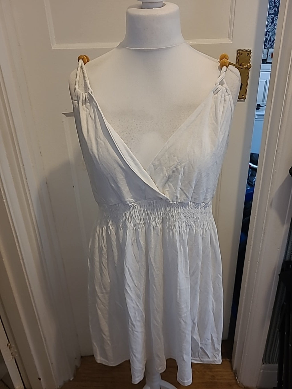 Ladies Evie Size 18-20 White Sleeveless Elasticated Waist Dress