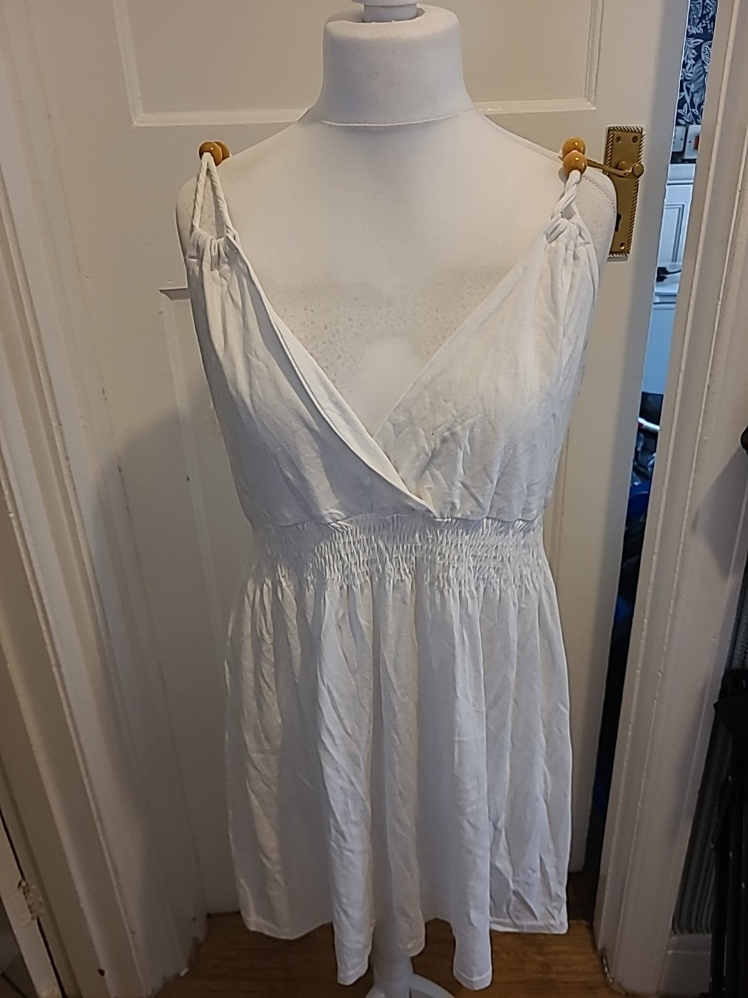 Ladies Evie Size 18-20 White Sleeveless Elasticated Waist Dress