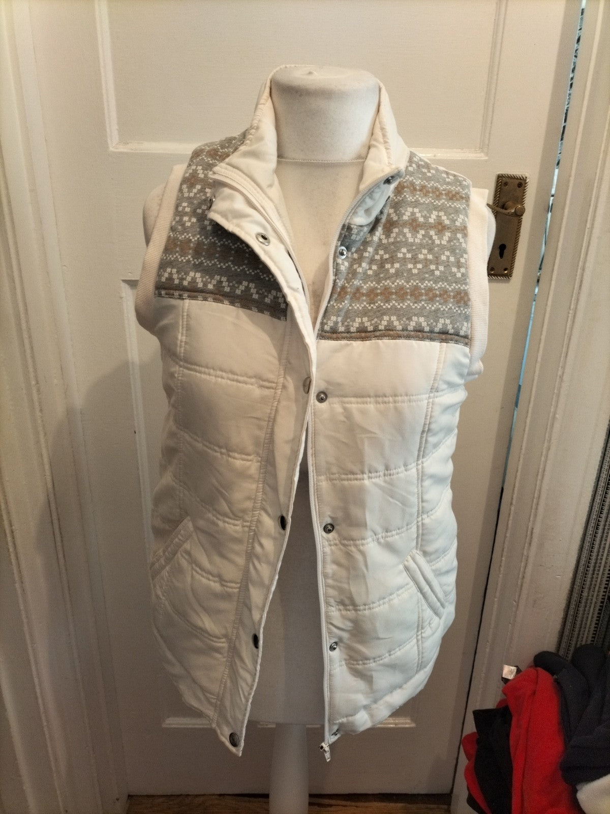Ladies Tu Size 12 White Patterned Sleeveless Puffer Jacket