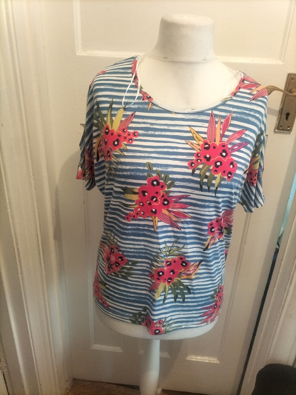 Ladies Isle Size 10-12 Blue Striped Short Sleeved Floral Blouse