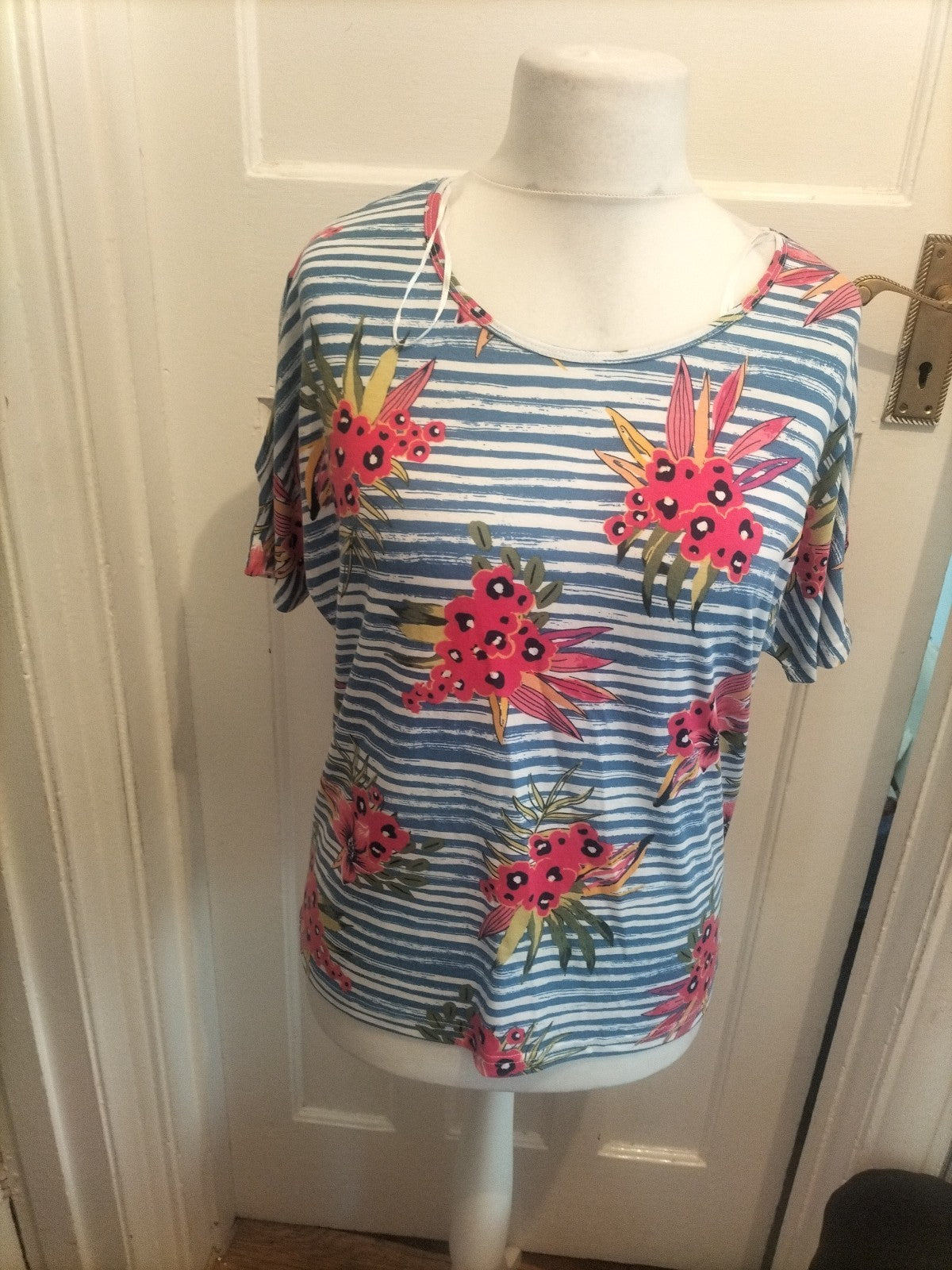 Ladies Isle Size 10-12 Blue Striped Short Sleeved Floral Blouse
