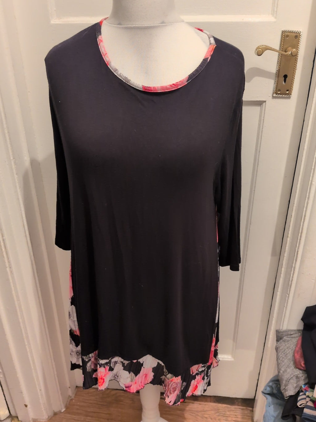 Tillets S/M Black With Floral Hem Half Sleeve Blouse
