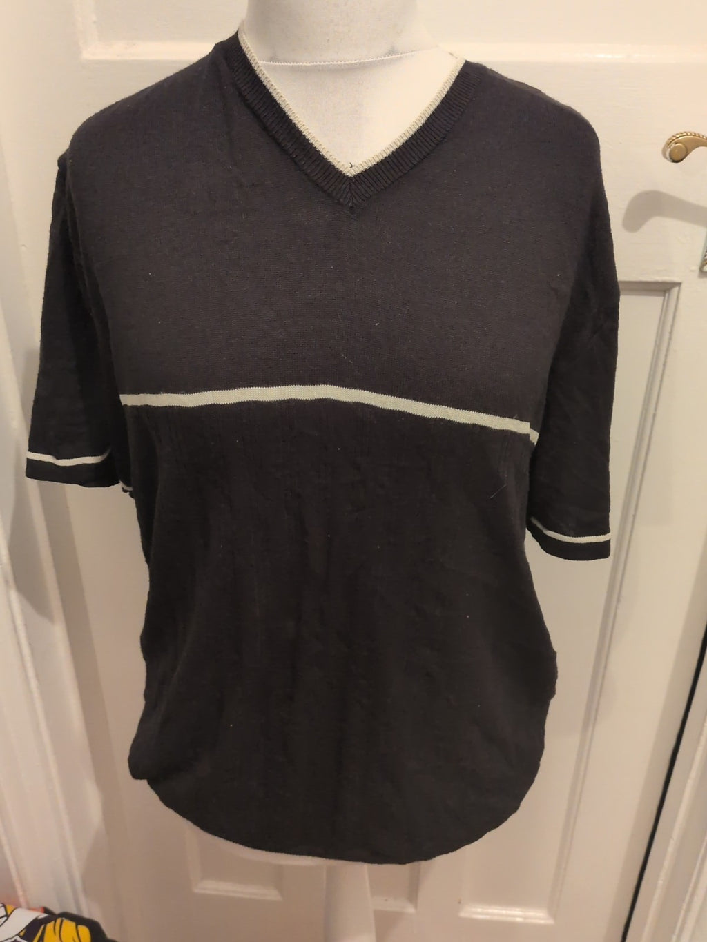 Mens Bhs Size XL Black With White Trim Short Sleeve Tshirt
