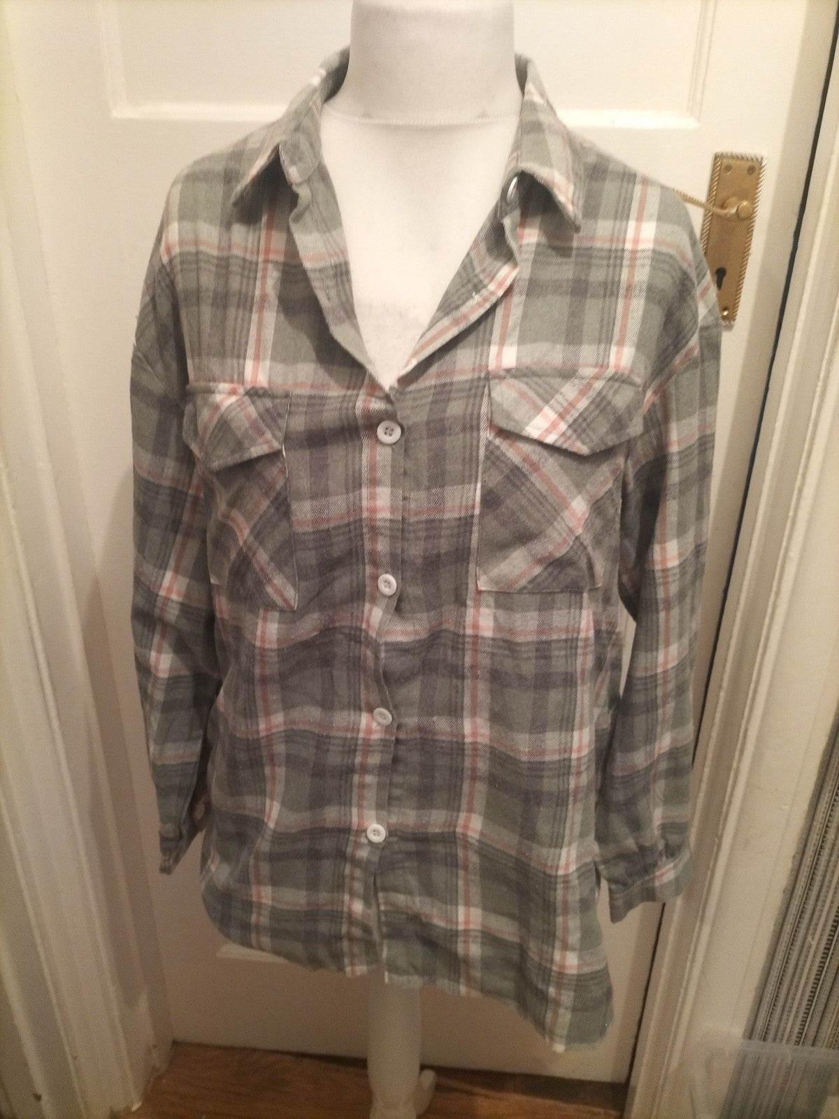 Ladies Shein Size Large Pale Green Check Collared Blouse Long Sleeved Bobbling