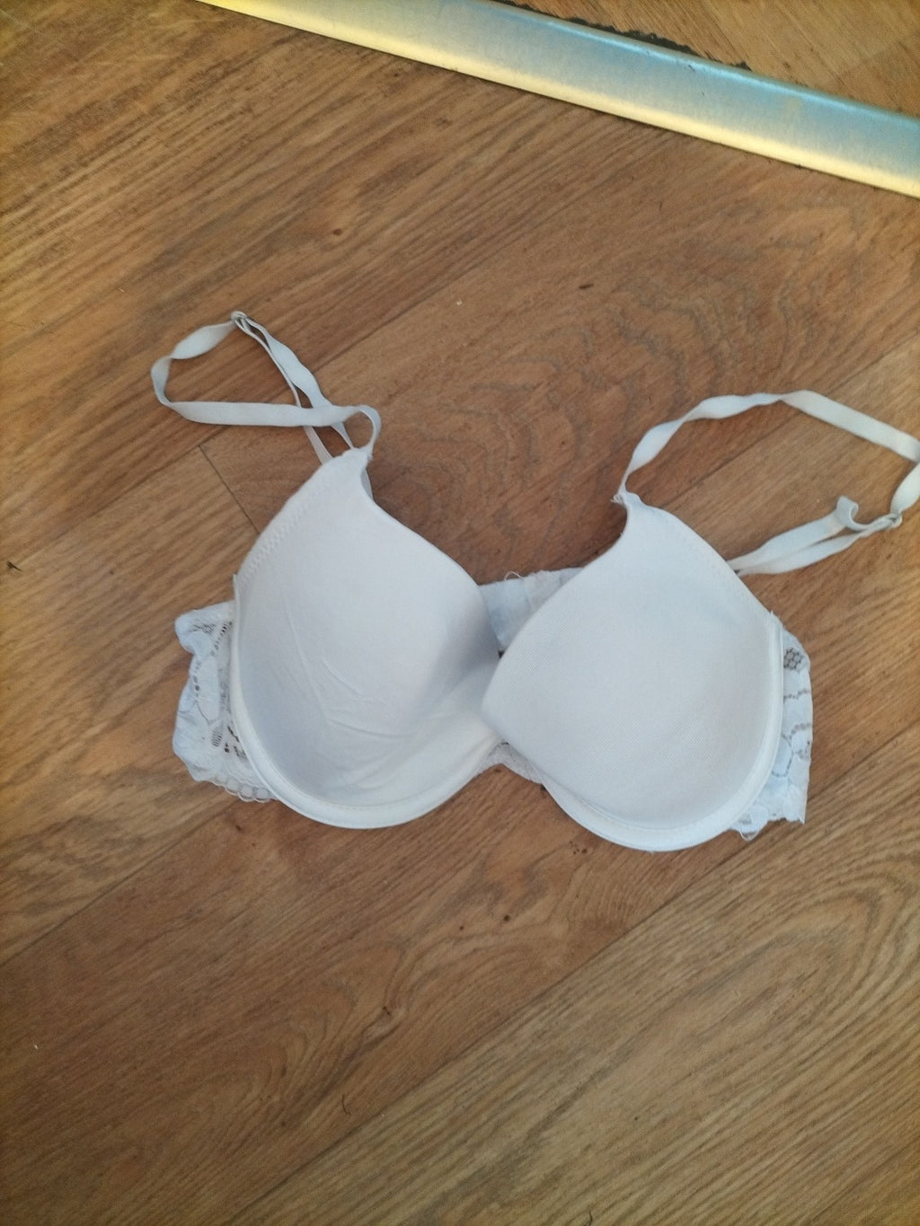 75B White Padded And Wired Bra