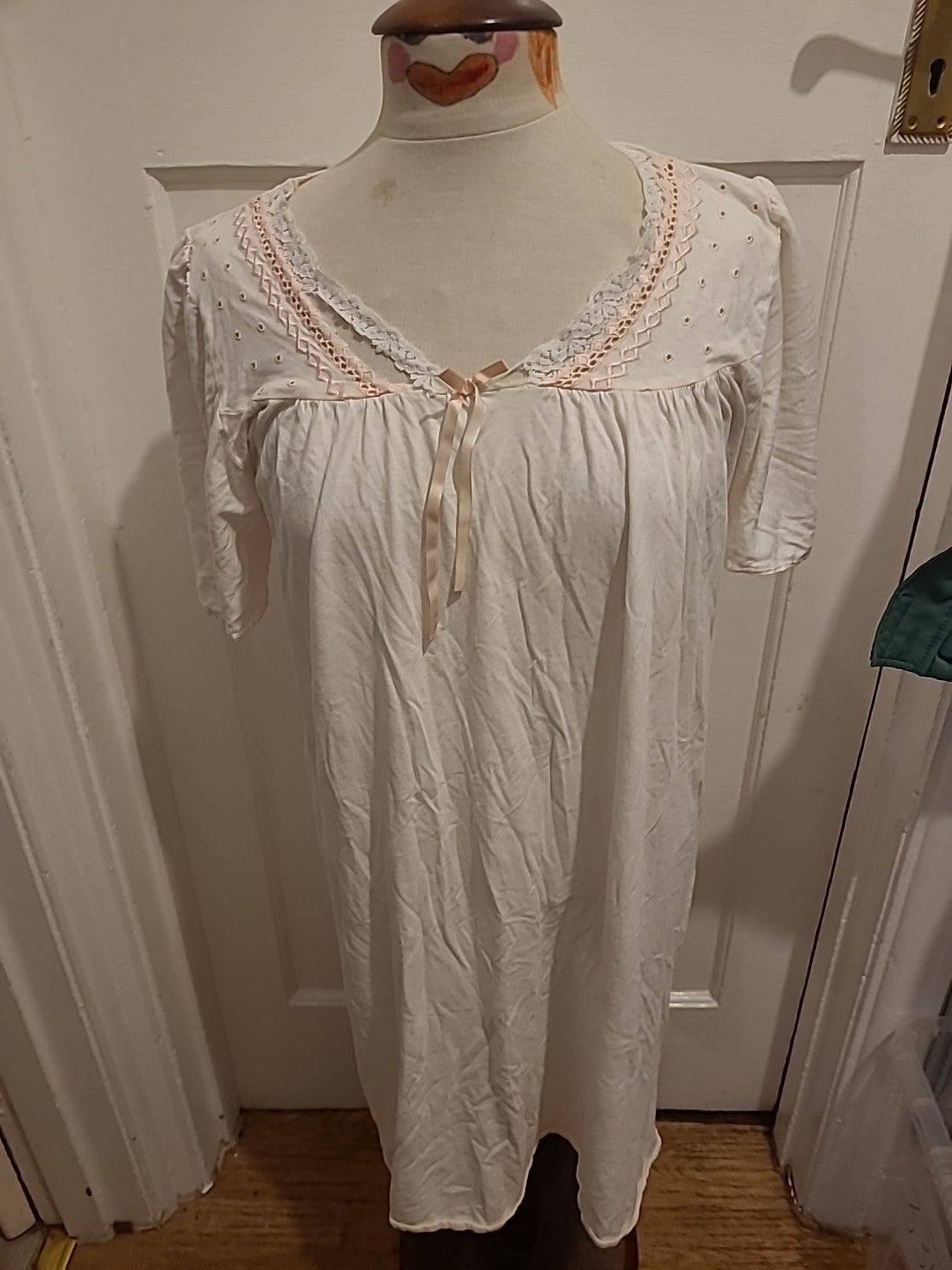 Ladies Canda Size 10-12 Ivory Short Sleeved Nighty