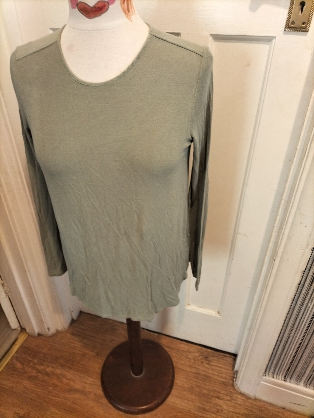 Ladies Essentials Size Small Green Long Sleeved Tshirt