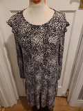 Ladies F+F Size 16 Black And White Long Sleeved Dress