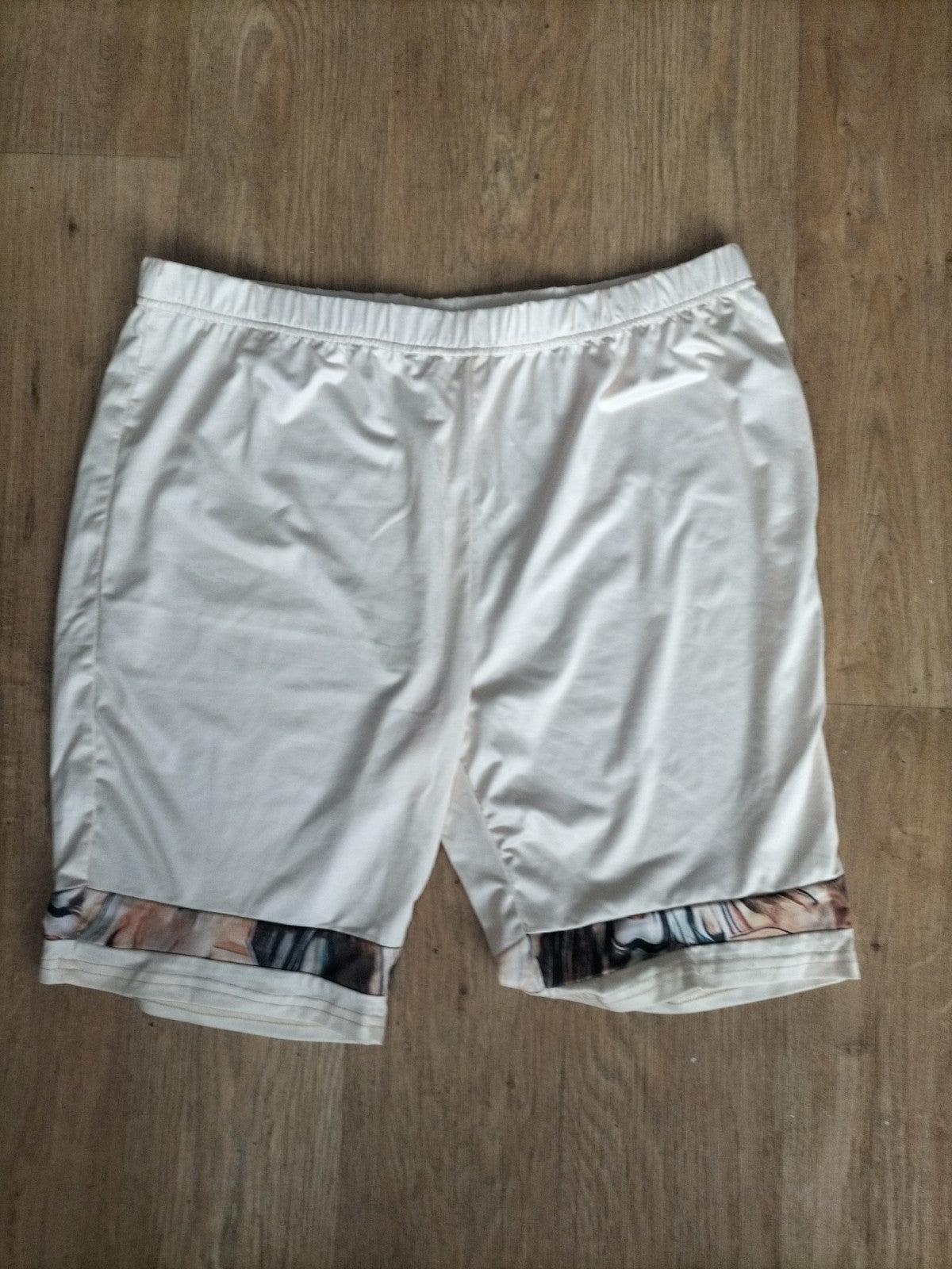 Ladies Size XL Beige Elasticated Shorts