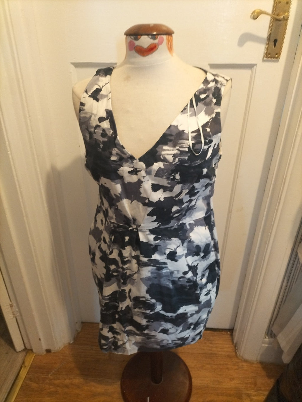 Ladies Size Large Black/Grey/White V Neck Sleeveless Dress