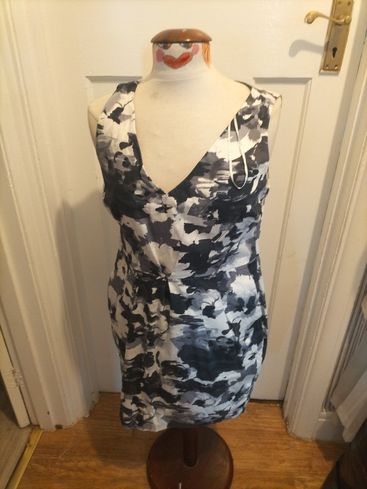 Ladies Size Large Black/Grey/White V Neck Sleeveless Dress