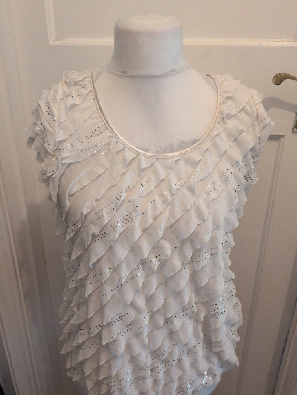 Ladies Roman Size 18 White And Silver Pleat Sleeveless Top Blouse