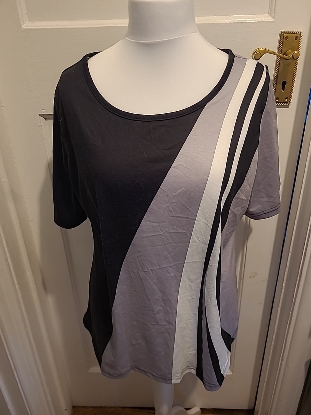 Ladies Size 2XL Grey White And Black Diagonally Striped Tshirt