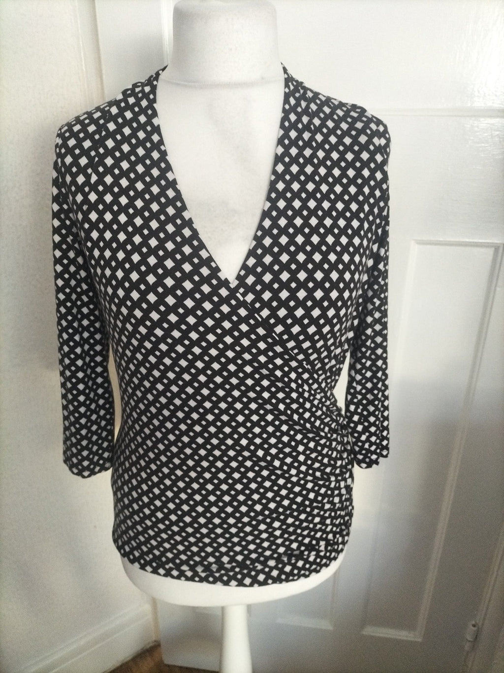 Ladies Hobbs Size M Black/White Square Patterned Blouse