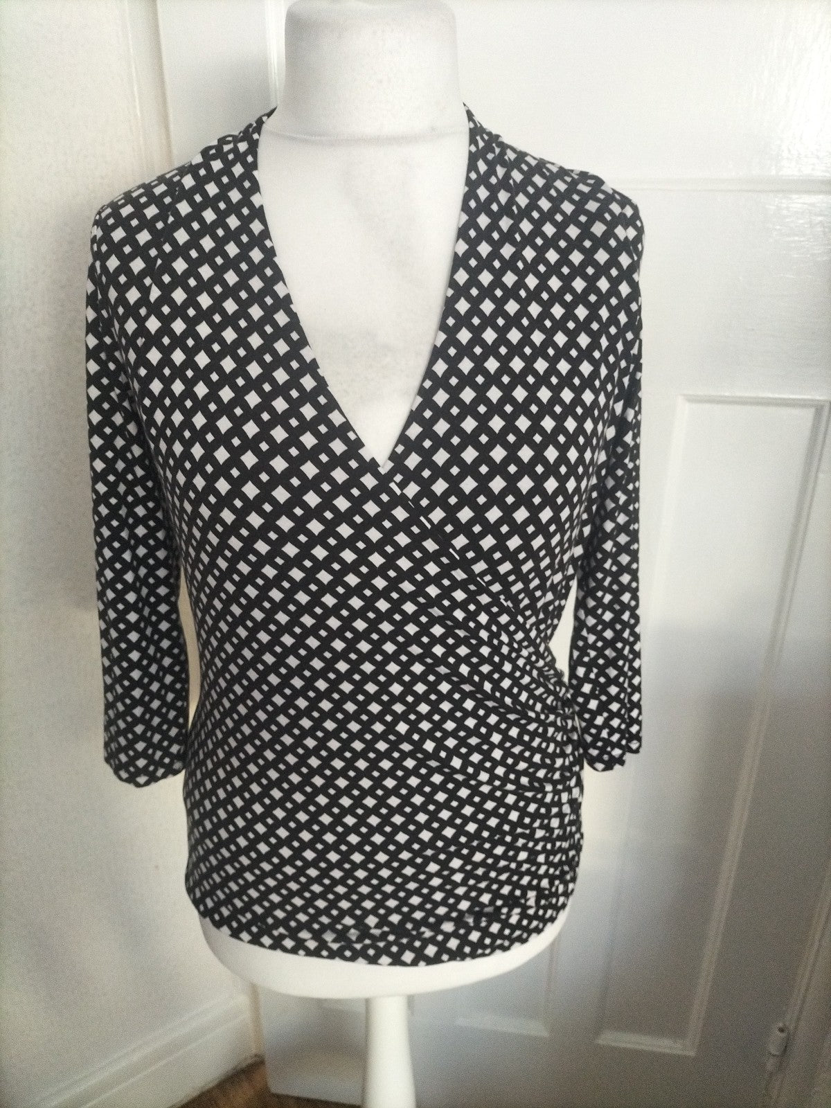 Ladies Hobbs Size M Black/White Square Patterned Blouse