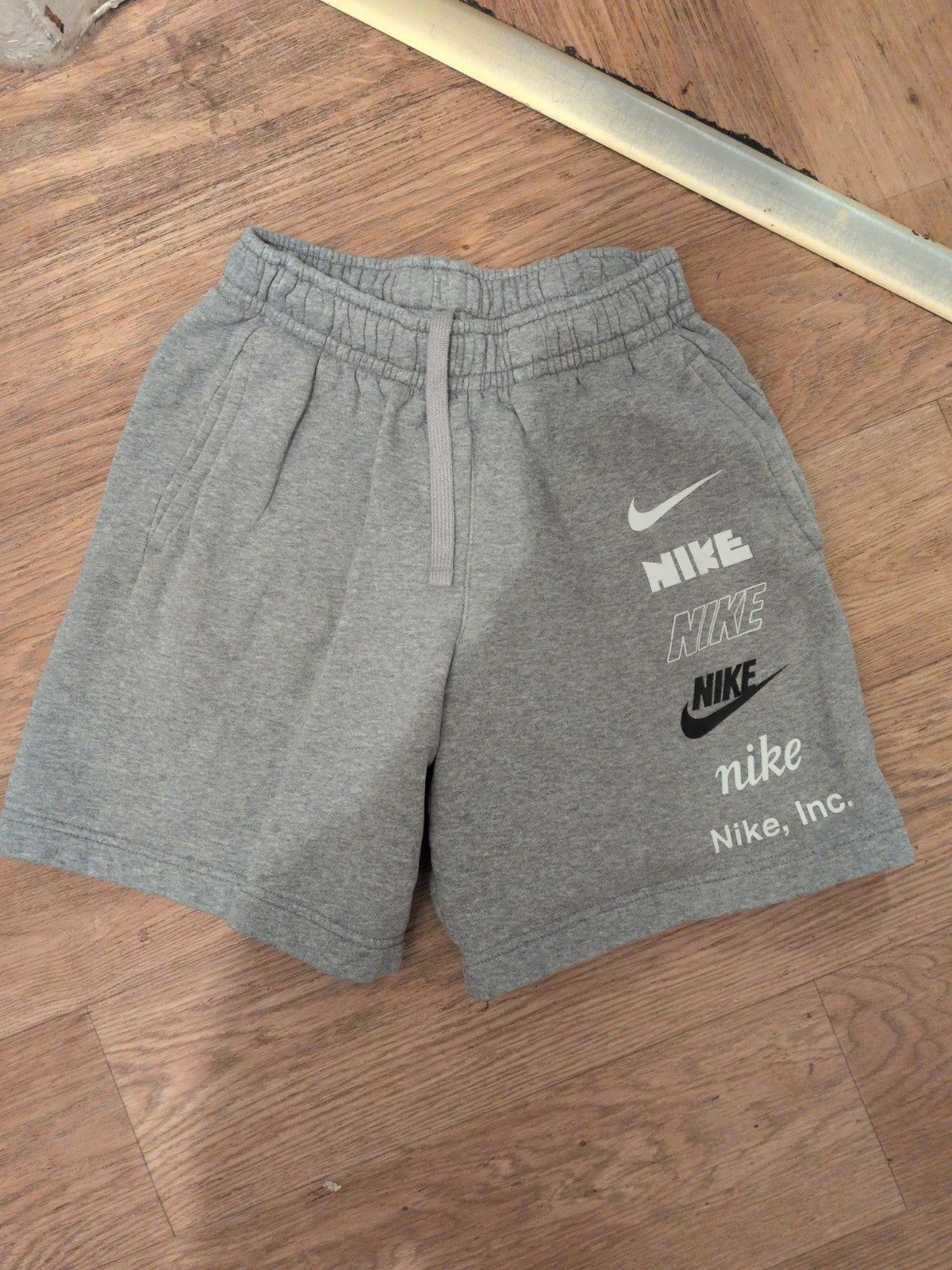 Boys Nike Youth Large Grey Sweat Shorts