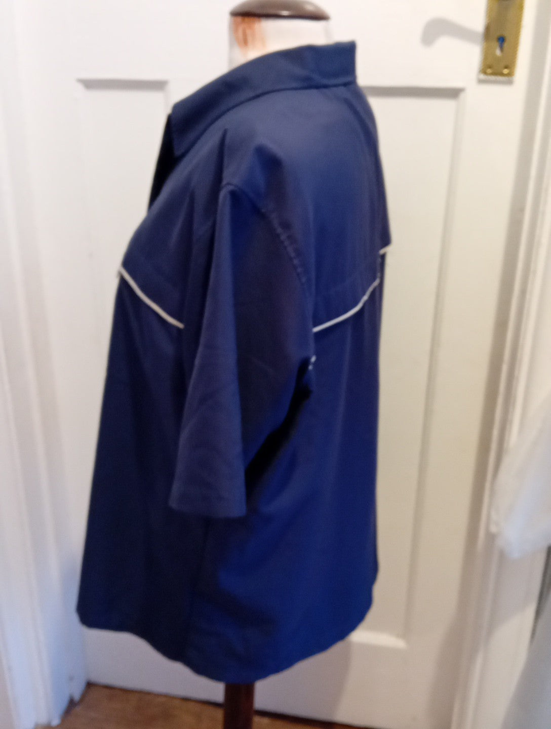 Mens Burton Size Large Navy With White Trim Pocket Shirt