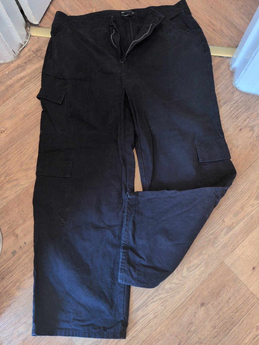 Ladies ASOS Size 16 Black Cargo Jeans