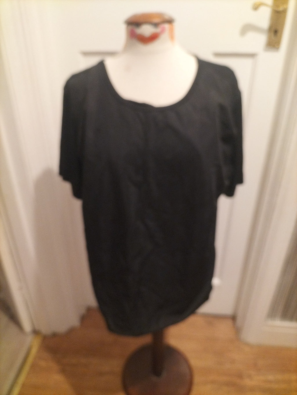 Mens Unique & Pure Size XL Black Short Sleeved Tshirt