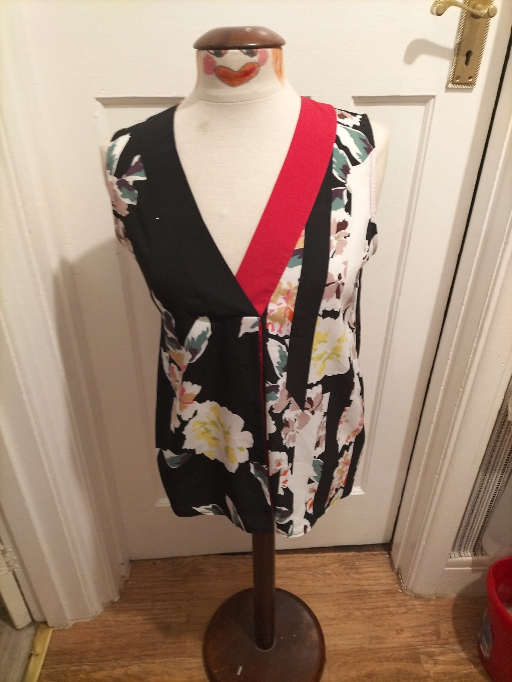 Ladies French Connection Size Small Multicoloured Sleeveless Blouse