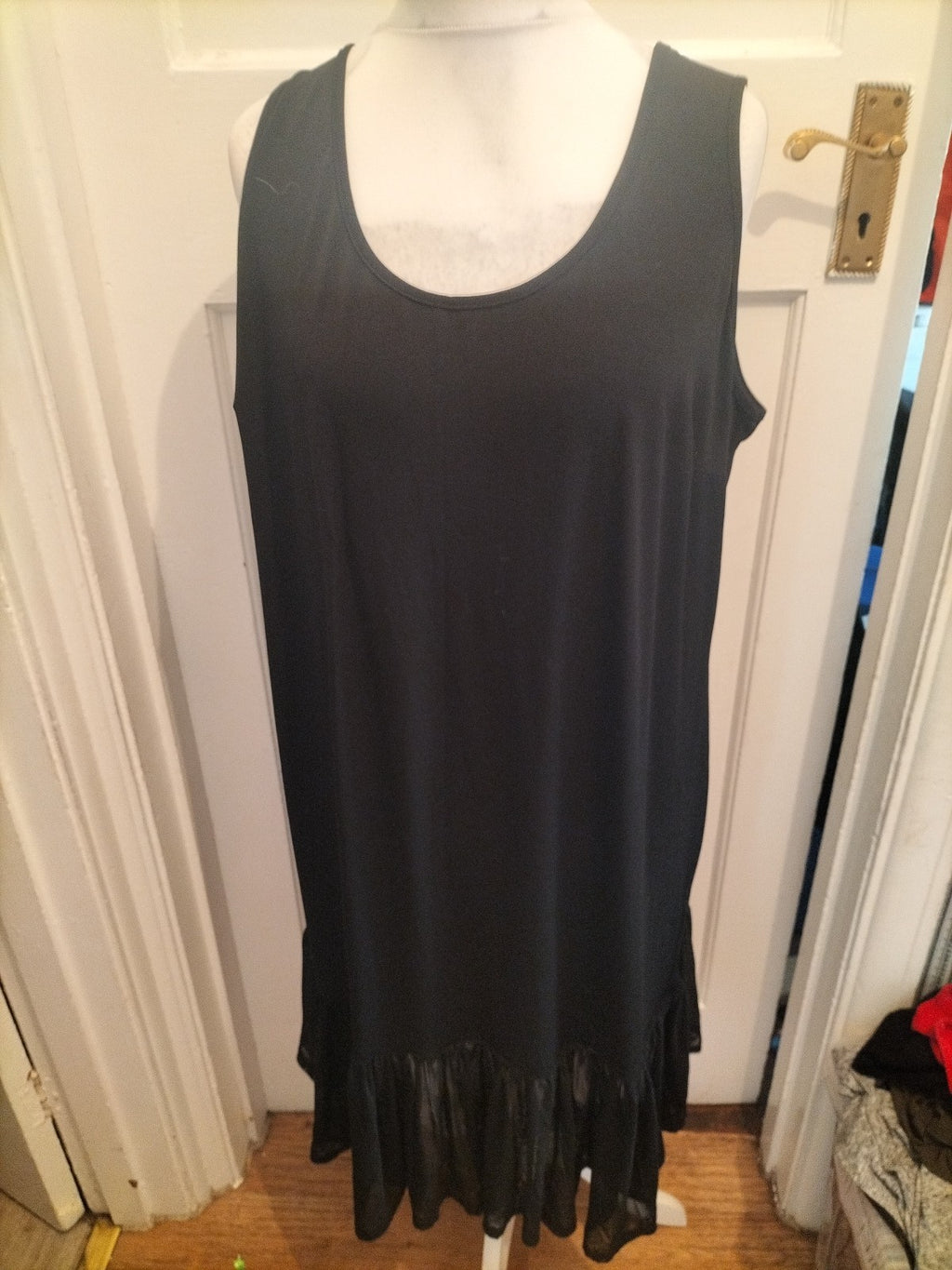 Ladies Ts Size Medium Black Sleeveless Long Length Dress