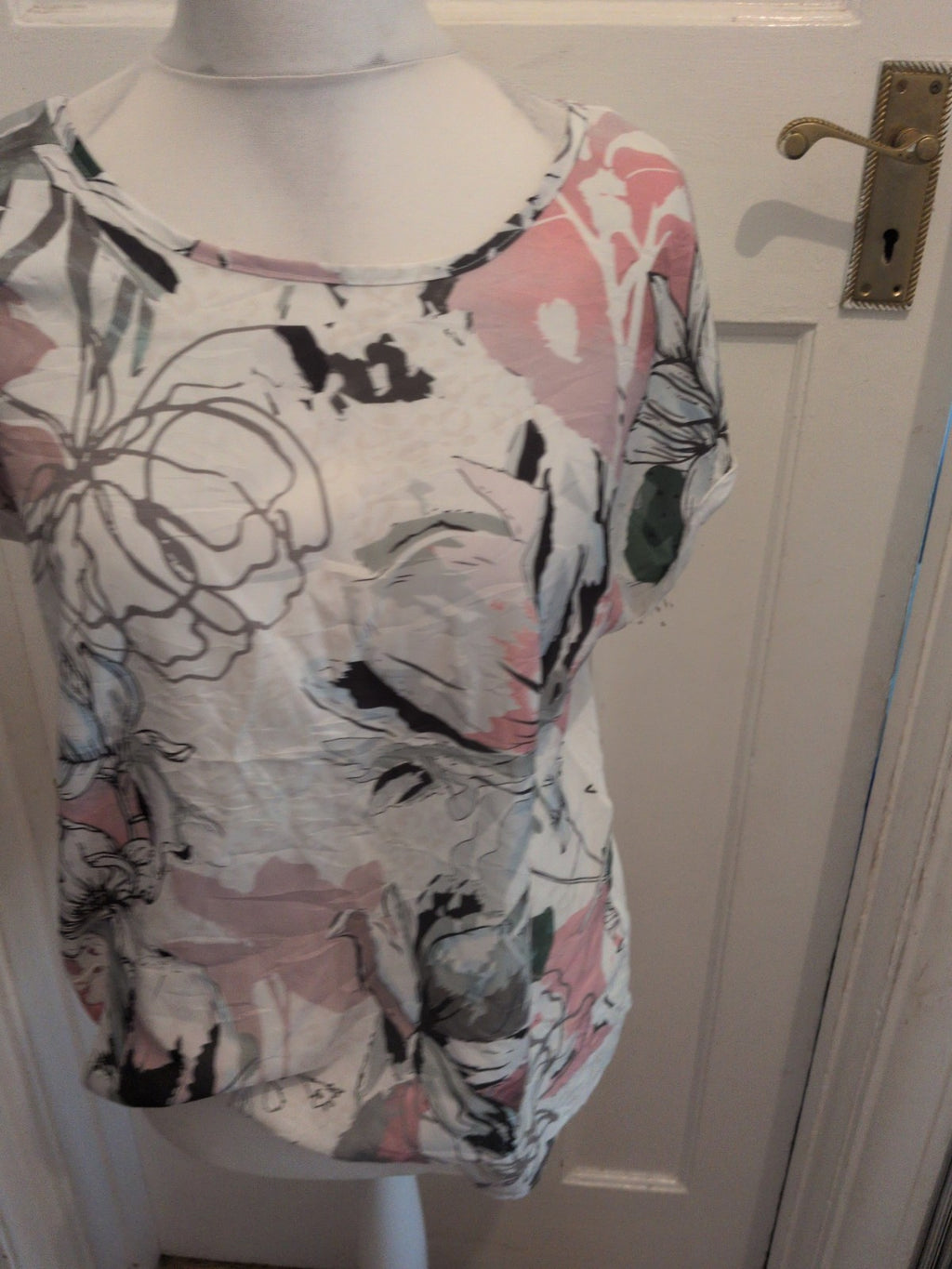 Tu 16 White Floral Short Sleeve Blouse T-shirt