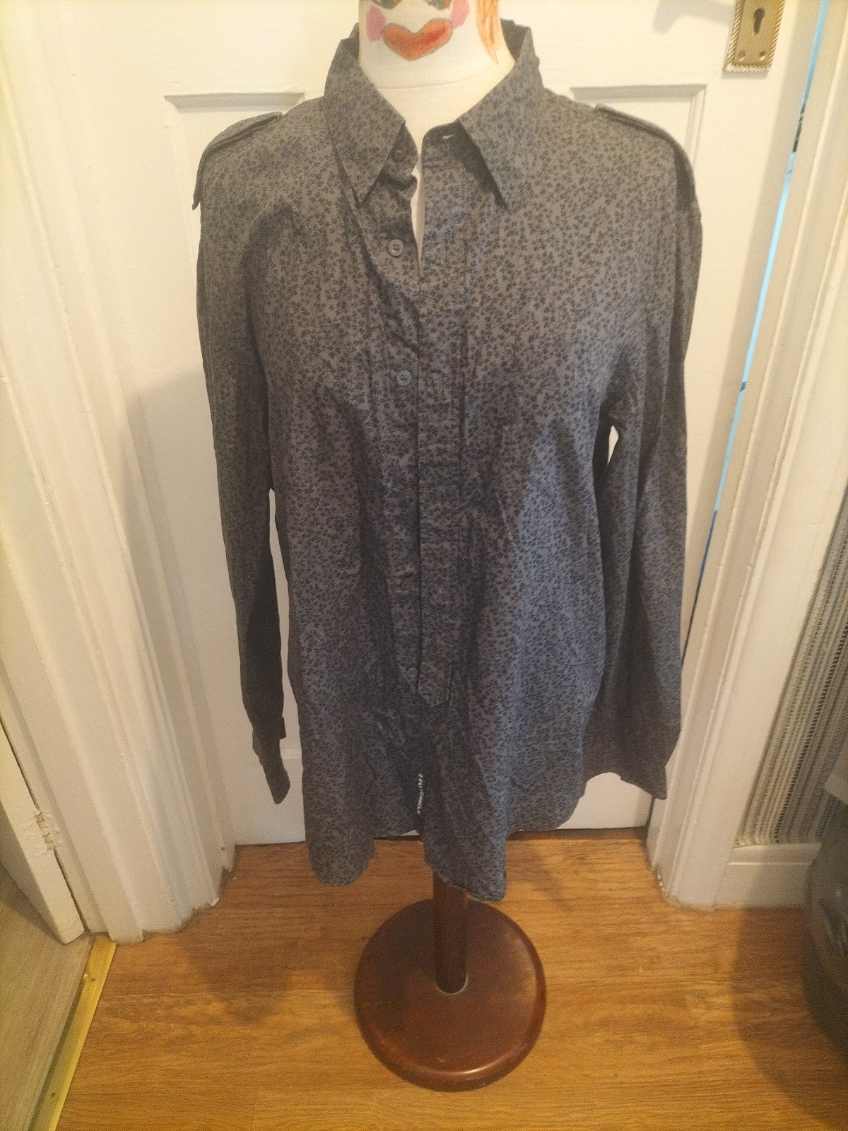 Mens Full Circle Size XL Black Dark Grey Floral Long Sleeved Shirt
