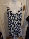 Ladies Shein Size 1xl Cream And Navy V Neck Blouse