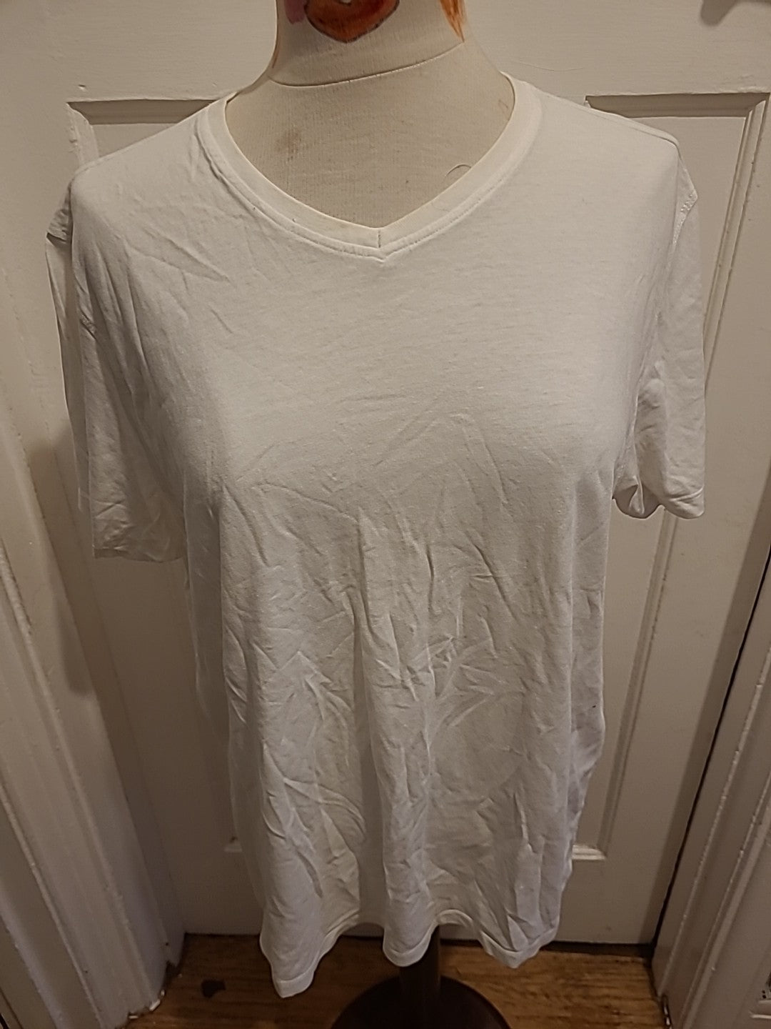 Mens Easy Size XL White V Neck Short Sleeved Tee