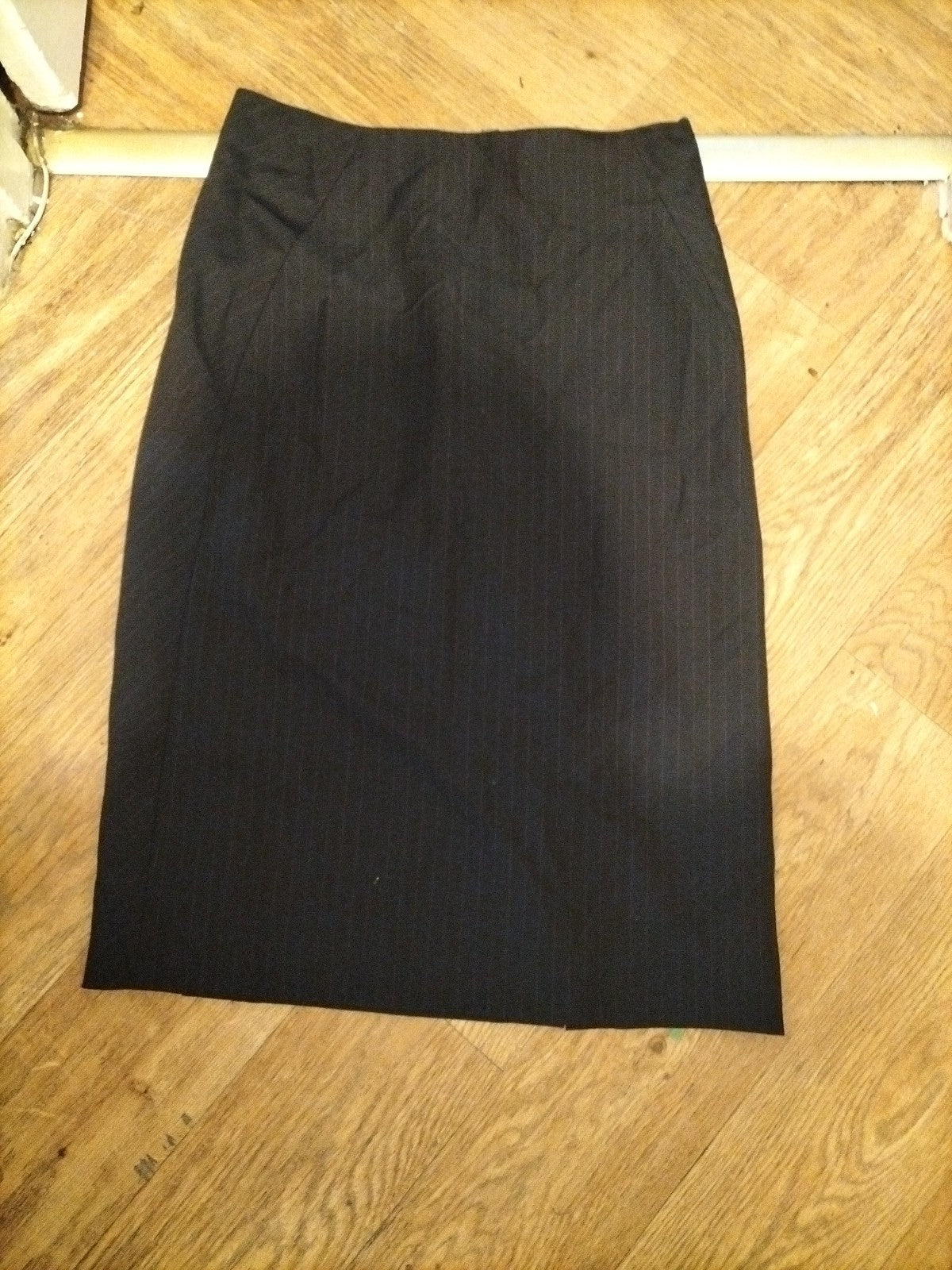 Ladies Austin Reed Size 14 Black With Pink Pinstripe Lined Skirt
