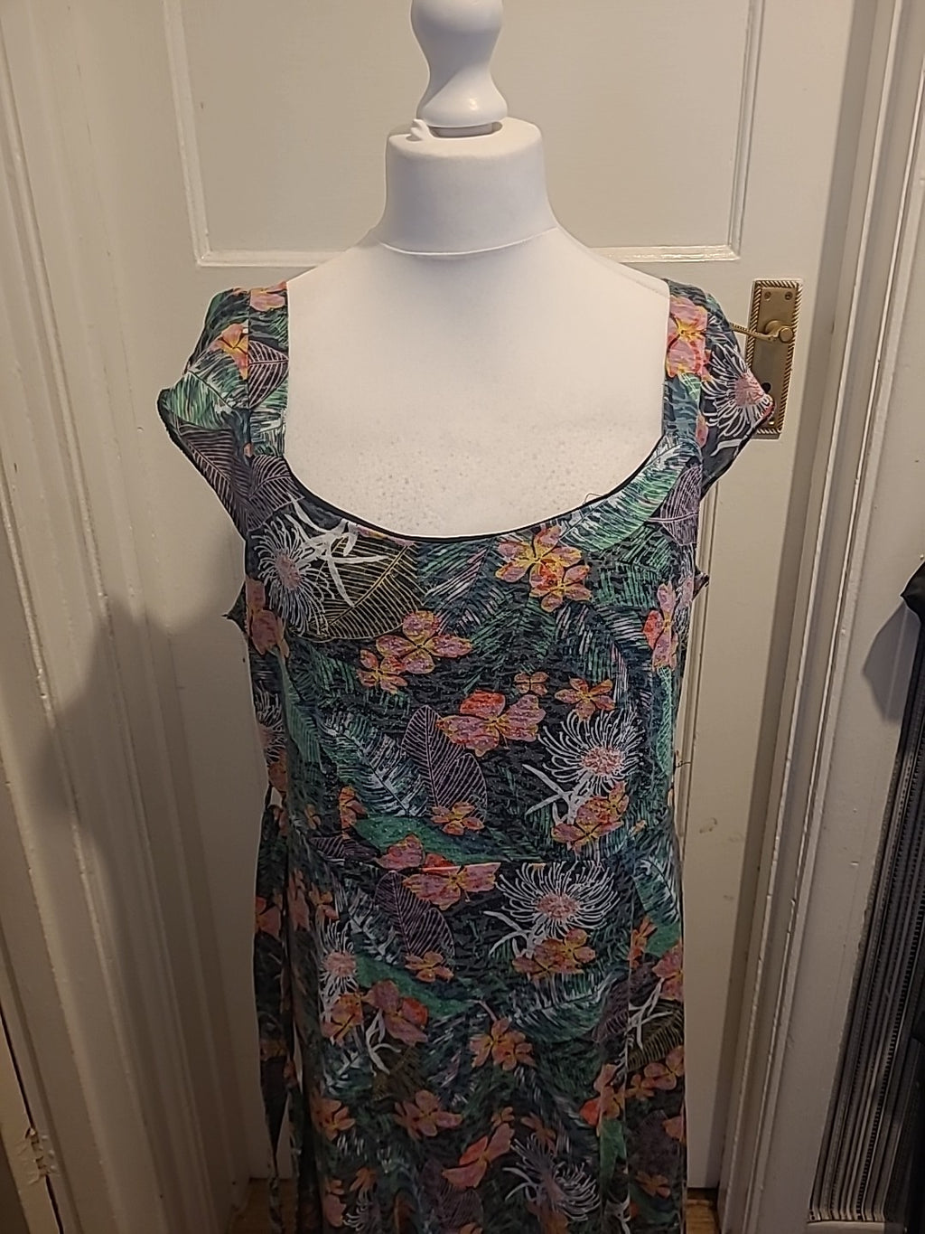 Ladies Size Large Green And Pink Floral Sleeveless Lined Dress