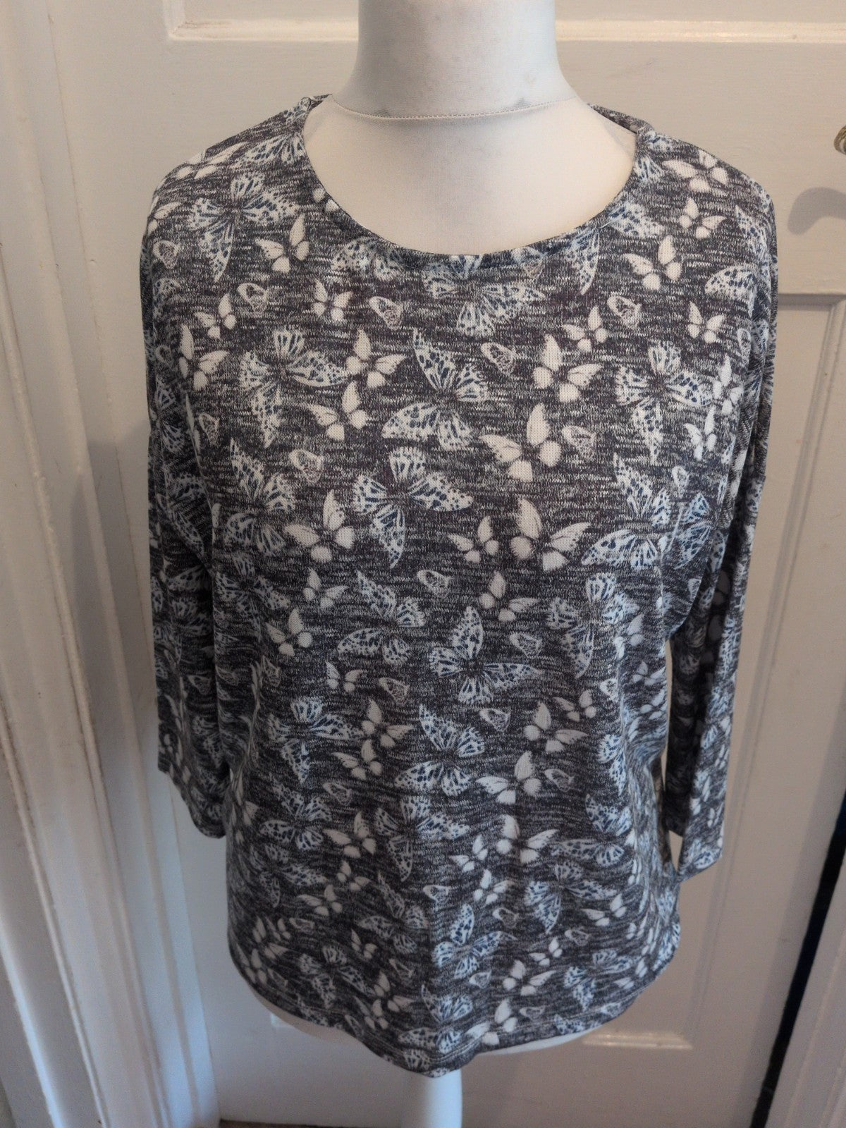 Ladies Tu Size 14 Grey Fleck Butterfly Long Sleeve Lightweight Jumper