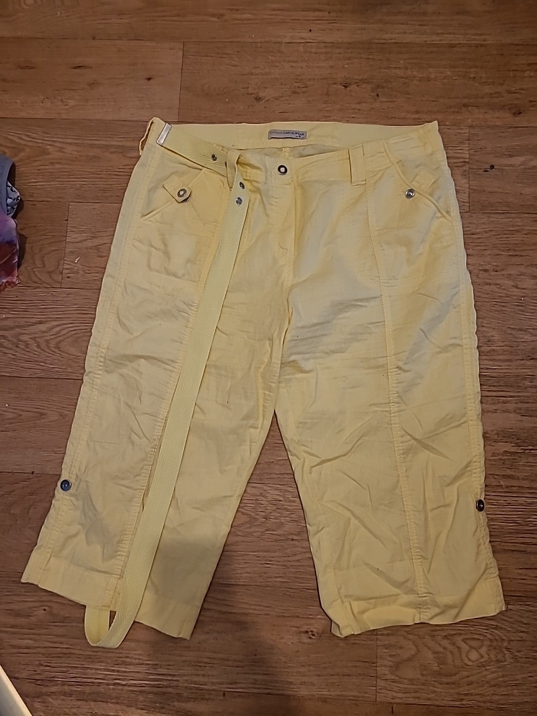 Ladies BHS Size 16 Yellow Cropped Trousers With Belt
