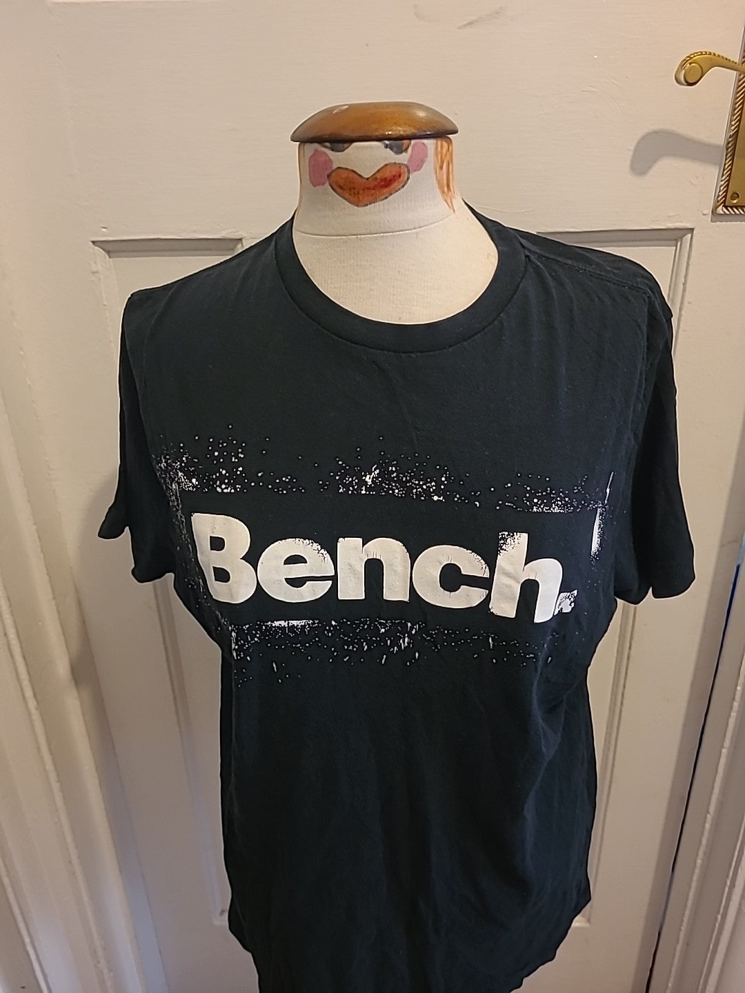 Mens Bench Size Large Black Print Tshirt