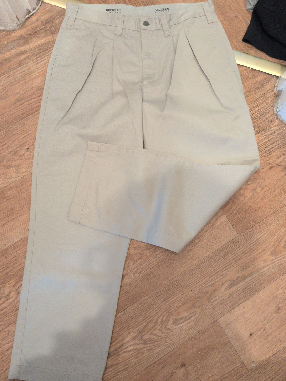 Dockers 36/34 Stone Khakis