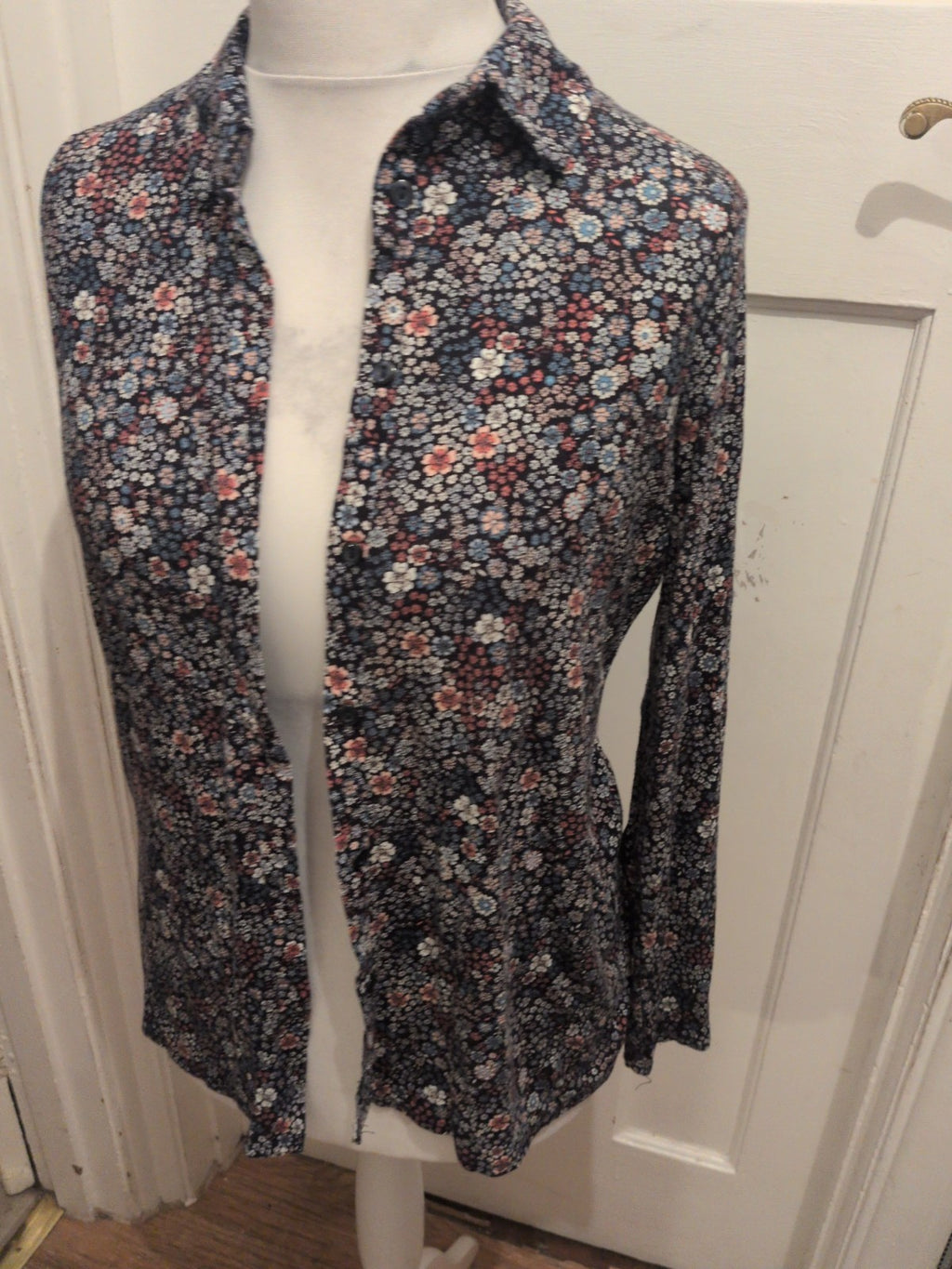 Ladies Tu Size 12 Navy Flower Long Sleeved Buttoned Collared Blouse