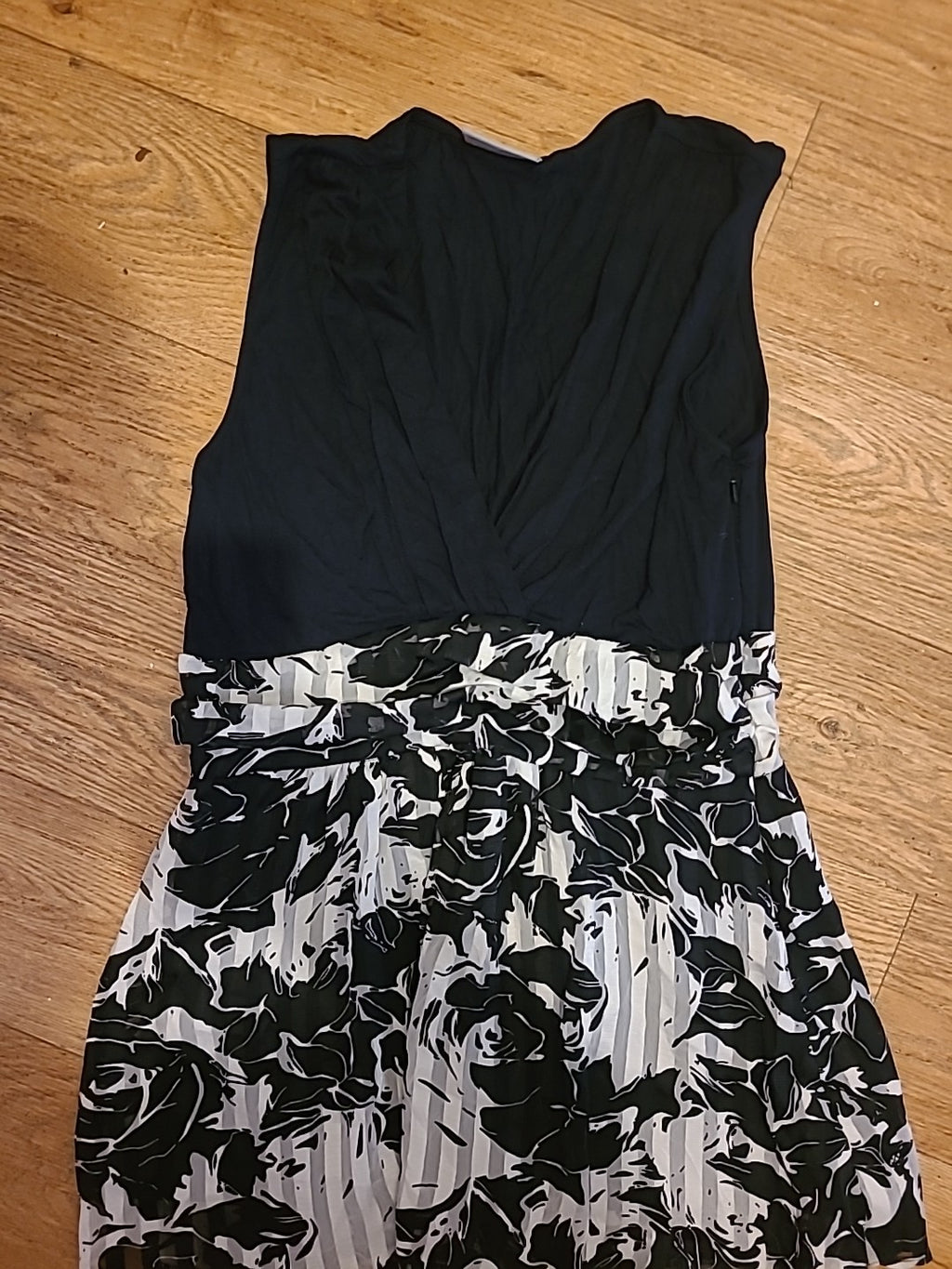 Ladies Wallis Size 12 Black With Floral Hem Sleeveless Dress
