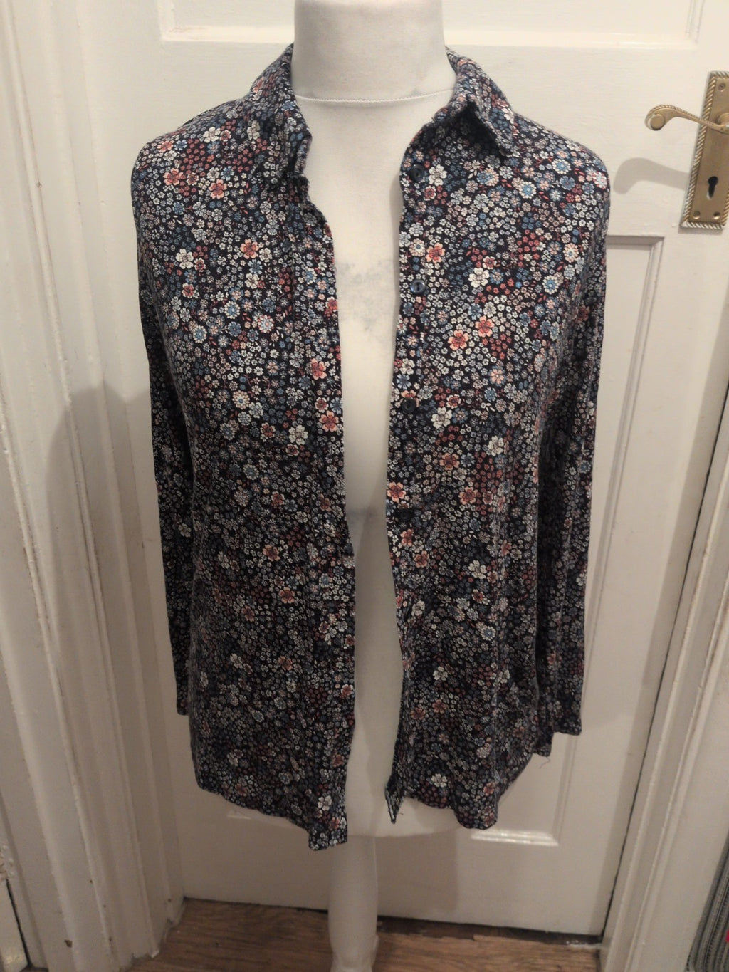 Ladies Tu Size 12 Navy Flower Long Sleeved Buttoned Collared Blouse