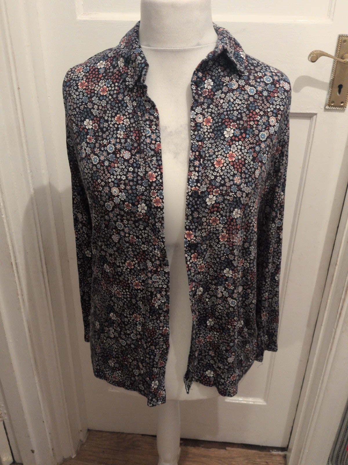 Ladies Tu Size 12 Navy Flower Long Sleeved Buttoned Collared Blouse